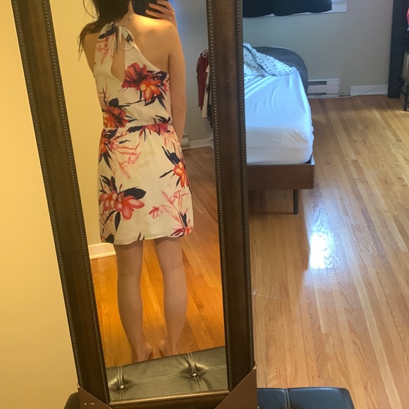 Perfect condition Dynamite floral dress. Size small. - Picture 2 of 6